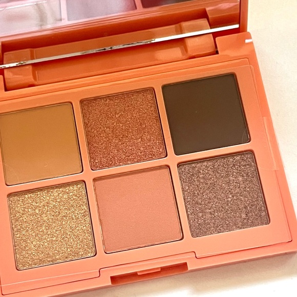 🏷️ Essence “Coral Me Maybe” set of 6 neutral glitter matte eye shadow palette - Picture 12 of 13